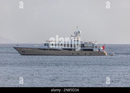 Mega Yachts vor Anker in Indian Bay, Saint Vincent und den Grenadinen Stockfoto