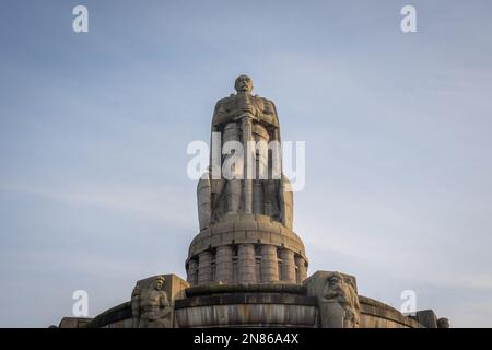 Bismarck-Denkmal im Alter Elbpark, geschaffen von Hugo Lederer, 1906 - Hamburg, Deutschland Stockfoto