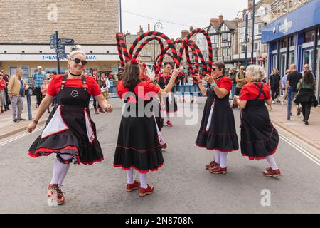 England, Dorset, Isle of Perbeck, Swanage, Swanage Annual Folk Festival, Female Folk Dancing Group Stockfoto