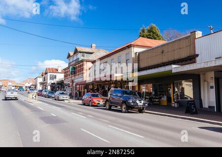 DELORAINE, AUSTRALIEN - SEPTEMBER 12 2022: Die ländliche historische Stadt Deloraine an einem kalten Frühlingstag in der Nähe von Launceston in Tasmanien, Australien Stockfoto