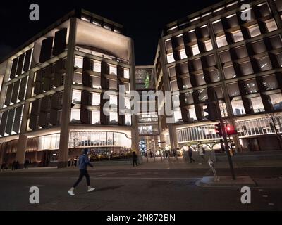 Bloomberg-Hauptsitz in der Queen Victoria Street London bei Nacht Stockfoto