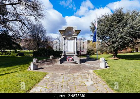 DELORAINE, AUSTRALIEN - SEPTEMBER 12 2022: Die ländliche historische Stadt Deloraine an einem kalten Frühlingstag in der Nähe von Launceston in Tasmanien, Australien Stockfoto