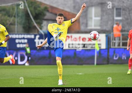 David Hrncar von Beveren in Aktion während eines Fußballspiels zwischen SK Beveren und Dender EH am Samstag, den 11. Februar 2023 in Beveren, am 22. Und letzten Tag der 1B. Division der belgischen Meisterschaft „Challenger Pro League“ 2022-2023. BELGA FOTO JILL DELSAUX Kredit: Belga News Agency/Alamy Live News Stockfoto