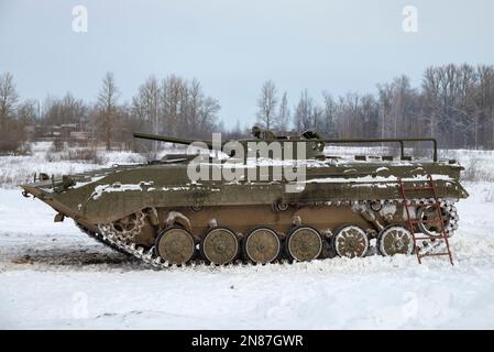 KRASNOE SELO, RUSSLAND - 05. FEBRUAR 2023: Infanteriefahrzeug (BMP-2) Stockfoto