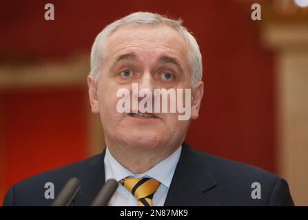 Dateifoto vom 11. Oktober 04/08 von Bertie Ahern. Die Rückkehr von Herrn Ahern zur Fianna-Fail-Partei ist, wie ein Nachwuchsminister sagte, wie die Lösung eines Streits zwischen der Familie, während er eine führende Rolle für seinen früheren Führer ausschließt. Als der Dubliner Politiker als Anführer der Fianna Fail-Partei diente, gewann er drei aufeinander folgende Wahlen für die Partei und war von 1997 bis 2008 irischer Ministerpräsident. Er verließ die Partei vor 10 Jahren, als die Bemühungen in Fianna begannen, ihn nach den Ergebnissen eines Tribunals nicht auszuweisen. Ausgabedatum: Samstag, 11. Februar 2023. Stockfoto