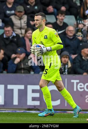 Plymouth, Großbritannien. 11. Februar 2023. Plymouth Argyle Torwart Callum Burton (25) während des Spiels der Sky Bet League 1 Plymouth Argyle vs Portsmouth at Home Park, Plymouth, Vereinigtes Königreich, 11. Februar 2023 (Foto von Stanley Kasala/News Images) in Plymouth, Vereinigtes Königreich, 2/11/2023. (Foto: Stanley Kasala/News Images/Sipa USA) Guthaben: SIPA USA/Alamy Live News Stockfoto