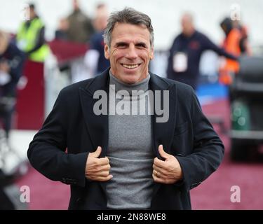 London, Großbritannien. 11. Februar 2023. Gianfranco Zola Ex Chelsea Spieler und BT beim Fußballspiel der englischen Premier League zwischen West Ham United und Chelsea im Londoner Stadion, London, am 11. Februar 2023 Gutschrift: Action Foto Sport/Alamy Live News Stockfoto