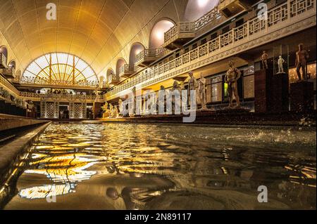 La Piscine, das außergewöhnliche Kunstmuseum von Roubaix, nordfrankreich, im ehemaligen öffentlichen Hallenbad der Stadt Stockfoto