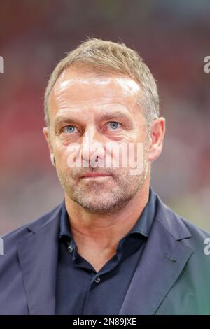 Trainer Hans-Dieter Flick von Deutschland, gesehen während des FIFA-Weltmeisterschafts-Katar-2022-Spiels zwischen Spanien und Deutschland im Al Bayt Stadion. Endstand: Spanien 1:1 Deutschland. Stockfoto