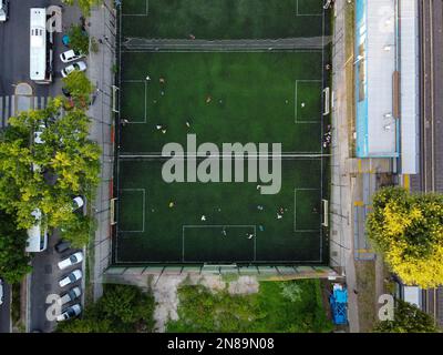 Blick aus der Vogelperspektive auf einen Fußballplatz in der Villa urquiza Stockfoto