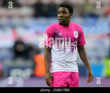 Wigan, Großbritannien. 11. Februar 2023. Jahiem Headley #48 of Huddersfield Town während des Sky Bet Championship-Spiels Wigan Athletic vs Huddersfield Town im DW Stadium, Wigan, Großbritannien, 11. Februar 2023 (Foto von Steve Flynn/News Images) in Wigan, Großbritannien, am 2./11. Februar 2023. (Foto: Steve Flynn/News Images/Sipa USA) Guthaben: SIPA USA/Alamy Live News Stockfoto