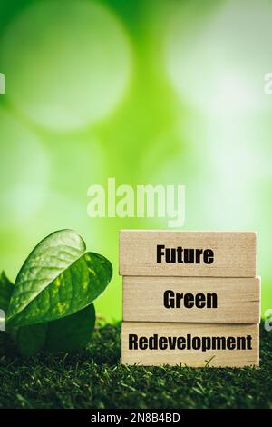 Nachhaltiges grünes Gebäude, städtische grüne Umgestaltung, Konzept, Anpassung bestehender Gebäude an den Klimawandel. Kreative Architektur, die frittiert ist Stockfoto