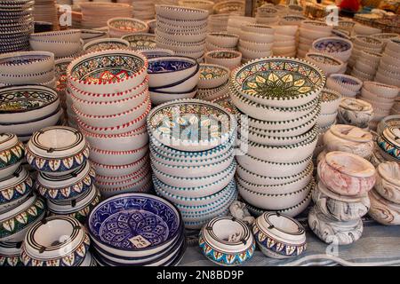 Handgefertigte sizilianische Keramik auf einem Markt in Syracuse, Italien Stockfoto