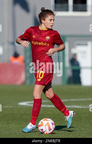 Rom, Italien. 11. Februar 2023. Manuela Giugliano von AS Roma während des Frauenspiels der Serie A zwischen AS Roma Women und FC Internazionale Women am 11. Februar 2023 im Stadio Tre Fontane, Rom, Italien. Kredit: Giuseppe Maffia/Alamy Live News Stockfoto