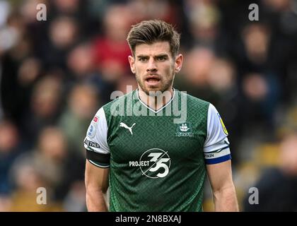 Plymouth, Großbritannien. 11. Februar 2023. Plymouth Argyle Mittelfeldspieler Joe Edwards (8) während des Spiels der Sky Bet League 1 Plymouth Argyle vs Portsmouth at Home Park, Plymouth, Vereinigtes Königreich, 11. Februar 2023 (Foto von Stanley Kasala/News Images) in Plymouth, Vereinigtes Königreich, 2/11/2023. (Foto: Stanley Kasala/News Images/Sipa USA) Guthaben: SIPA USA/Alamy Live News Stockfoto