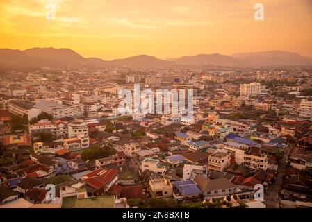 Blick vom Hotel Hilton Viewpoint auf die Stadt Hua hin in der Provinz Prachuap Khiri Khan in Thailand, Thailand, Hua hin, Dezember 2022 Stockfoto