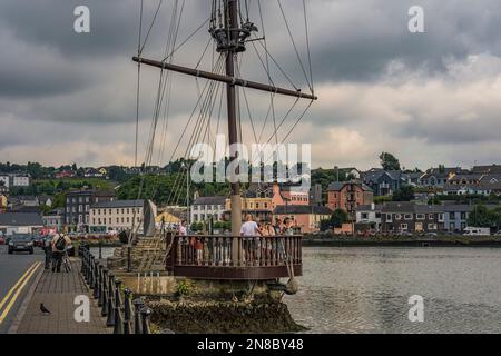 Spanischer Galeonen-Mast an der Pier Road in Kinsale. Co Cork, Irland. Stockfoto