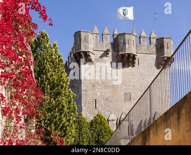 Almodovar del Rio, Provinz Cordoba, Andalusien, Spanien. Schloss Almodovar. Torre de Homenaje - der Turm der Hommage, oder bleiben Sie auf Englisch. Gründete ein Stockfoto