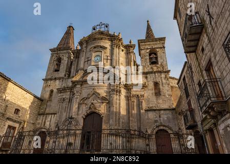 Fassade der Kirche S. Maria di Loreto im Dorf Petralia Soprana, Sizilien Stockfoto