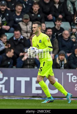 Plymouth, Großbritannien. 11. Februar 2023. Plymouth Argyle Torwart Callum Burton (25) während des Spiels der Sky Bet League 1 Plymouth Argyle vs Portsmouth at Home Park, Plymouth, Vereinigtes Königreich, 11. Februar 2023 (Foto von Stanley Kasala/News Images) in Plymouth, Vereinigtes Königreich, 2/11/2023. (Foto: Stanley Kasala/News Images/Sipa USA) Guthaben: SIPA USA/Alamy Live News Stockfoto