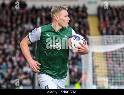 Plymouth, Großbritannien. 11. Februar 2023. Plymouth Argyle Mittelfeldspieler Sam Cosgrove (16) während des Spiels der Sky Bet League 1 Plymouth Argyle vs Portsmouth at Home Park, Plymouth, Großbritannien, 11. Februar 2023 (Foto von Stanley Kasala/News Images) in Plymouth, Großbritannien, am 2./11. Februar 2023. (Foto: Stanley Kasala/News Images/Sipa USA) Guthaben: SIPA USA/Alamy Live News Stockfoto