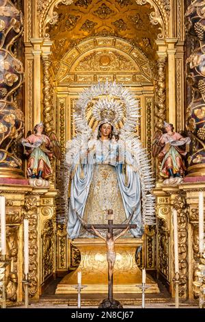 Bild von Madre de Dios del Rosario (Mutter Gottes des Rosenkranzes), Patrona de Capataces y Costaleros (Schutzpatron der Vorarbeiter und Träger) im Inneren des Pa Stockfoto