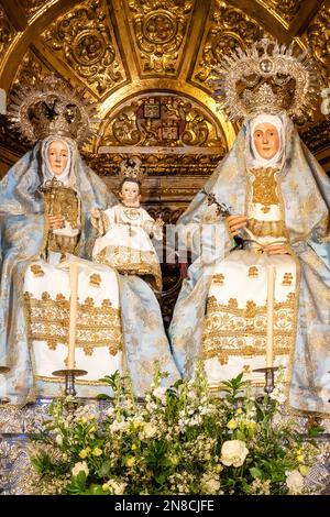 Bild von Santa Ana (Saint Anne), der Jungfrau und Kind Jesus Christus, in der Gemeinde des Viertels Triana, Kirche Santa Ana, gilt als t Stockfoto