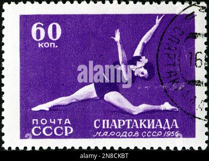 RUSSLAND - CIRCA 1956: Ein in Russland gedruckter Stempel zeigt Turnerin, All-Union Spartacist Games, Moskau, circa 1956 Stockfoto