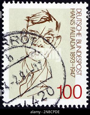 DEUTSCHLAND - CA. 1993: Ein in Deutschland gedruckter Stempel zeigt Hans Fallada (1893-1947), Schriftsteller, ca. 1993 Stockfoto