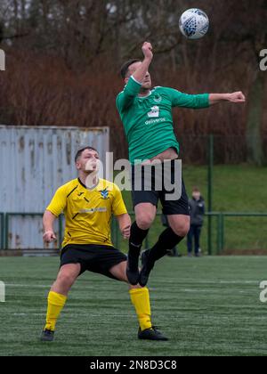 Glasgow, Schottland, Großbritannien. Januar 22. 2023: Amateurfußballer während eines Spiels in Castlemilk. Stockfoto