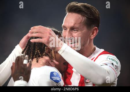 EINDHOVEN - Luuk de Jong von PSV Eindhoven feiert die 1-0. Weltmeisterschaft während des niederländischen Premier-League-Spiels zwischen PSV Eindhoven und dem FC Groningen am 11. Februar 2023 im Phillips-Stadion in Eindhoven, Niederlande. ANP JEROEN PUTMANS Stockfoto