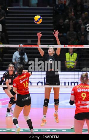 Koblenz, Deutschland. 11. Februar 2023. Koblenz, Deutschland, Februar 11. 2023: Layne van Buskirk (6 Aachen) in der Hauptrunde der 1 Jahre. Volleyball Bundesliga Frauen Match zwischen VC Newied 77 und Ladies in Black Aachen in der CGM Arena in Koblenz. (Norina Toenges/SPP) Kredit: SPP Sport Press Photo. Alamy Live News Stockfoto