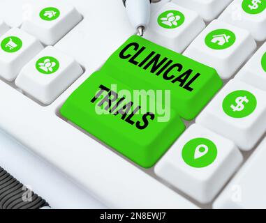 Text, der klinische Studien zur Inspiration zeigt. Konzept bedeutet Forschungsforschung zu neuen Therapien für den Menschen Stockfoto