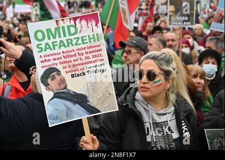 Trafalgar Square, London, Großbritannien. 11. Februar 2023 Tausende iranischer Protestkundgebungen, Aufstände gegen das nicht-islamische Regime des Iran, Khomenei, der Oberste Führer des Iran, müssen gehen, London, Großbritannien. Kredit: Siehe Li/Picture Capital/Alamy Live News Stockfoto