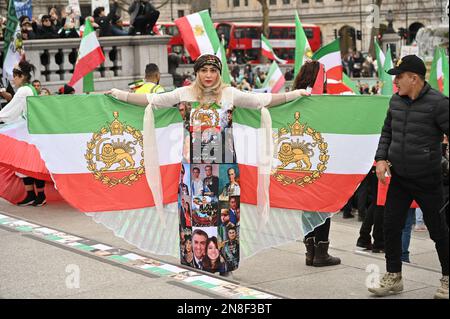 Trafalgar Square, London, Großbritannien. 11. Februar 2023 Tausende iranischer Protestkundgebungen, Aufstände gegen das nicht-islamische Regime des Iran, Khomenei, der Oberste Führer des Iran, müssen gehen, London, Großbritannien. Kredit: Siehe Li/Picture Capital/Alamy Live News Stockfoto