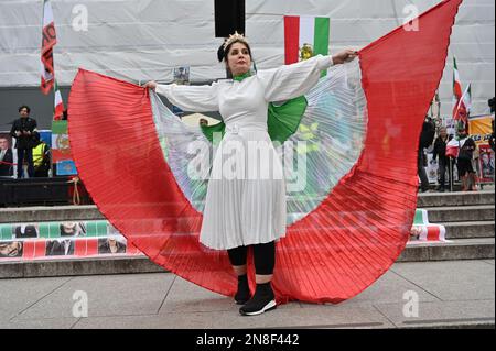 Trafalgar Square, London, Großbritannien. 11. Februar 2023 Tausende iranischer Protestkundgebungen, Aufstände gegen das nicht-islamische Regime des Iran, Khomenei, der Oberste Führer des Iran, müssen gehen, London, Großbritannien. Kredit: Siehe Li/Picture Capital/Alamy Live News Stockfoto