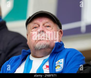 Wigan, Großbritannien. 11. Februar 2023. Huddersfield Town Fan vor dem Sky Bet Championship-Spiel Wigan Athletic vs Huddersfield Town im DW Stadium, Wigan, Großbritannien, 11. Februar 2023 (Foto von Steve Flynn/News Images) in Wigan, Großbritannien, am 2./11. Februar 2023. (Foto: Steve Flynn/News Images/Sipa USA) Guthaben: SIPA USA/Alamy Live News Stockfoto