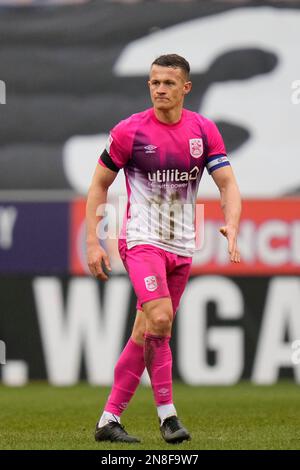 Wigan, Großbritannien. 11. Februar 2023. Jonathan Hogg #6 von Huddersfield Townwährend des Sky Bet Championship-Spiels Wigan Athletic vs Huddersfield Town im DW Stadium, Wigan, Großbritannien, 11. Februar 2023 (Foto von Steve Flynn/News Images) in Wigan, Großbritannien, am 2.11.2023. (Foto: Steve Flynn/News Images/Sipa USA) Guthaben: SIPA USA/Alamy Live News Stockfoto