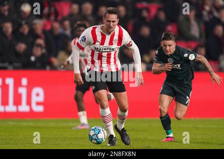 EINDHOVEN, NIEDERLANDE - FEBRUAR 11: Luuk de Jong von PSV dribbelt während des Eredivisie-Spiels zwischen PSV und FC Groningen am 11. Februar 2023 im Philips Stadion in Eindhoven, Niederlande (Foto von Joris Verwijst/Orange Pictures). Credit: Orange Pics BV/Alamy Live News Stockfoto