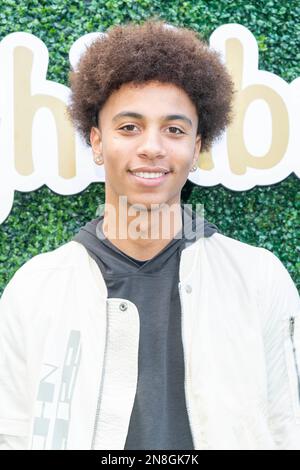 Los Angeles, USA. 11. Februar 2023. Joshua Caleb Johnson, @officialJoshuaCalebJohnson nimmt an Kheris Rogers Foundation High Vibrations Teen Summit an der Loyola Marymount University, Los Angeles, CA, Teil. 11. Februar 2023 Kredit: Eugene Powers/Alamy Live News Stockfoto