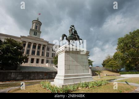 Andrew Jackson Monument mit State Capitol im Hintergrund, Nashville, Tennessee Stockfoto