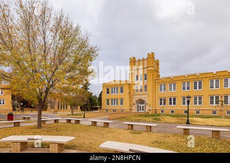 Bedeckter Blick auf die Lusk Hall of New Mexico Military Institute in den USA Stockfoto