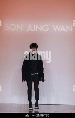 New York, USA. 11. Februar 2023. Februar 11. 2023 - New York, USA - Laufbahn der Son Jung Wan Collection auf der New York Fashion Week Herbst 2023. Foto: Rudy K Kredit: rudy k/Alamy Live News Stockfoto