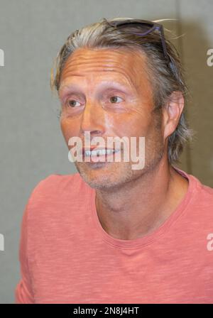 Porträt des dänischen Schauspielers Mads Mikkelsen, der als Gastzeichner der London Film Comic Con 2017 auf der Messe und dem Veranstaltungsort Olympia London teilnahm. Stockfoto