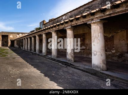 Der Innenhof/Atrium der Ruinen von Terme Stabiane (Stabische Bäder) in der antiken römischen Stadt Pompeji Stockfoto