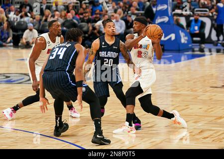 Orlando, Usa. 11. Februar 2023. Orlando, USA, Februar 11. 2023: Jimmy Butler (22 Miami) kämpft während des NBA-Basketballspiels zwischen Orlando Magic und Miami Heat im Amway Center in Orlando, Florida, USA um den Ball. (Keine kommerzielle Nutzung) (Daniela Porcelli/SPP) Guthaben: SPP Sport Press Photo. Alamy Live News Stockfoto