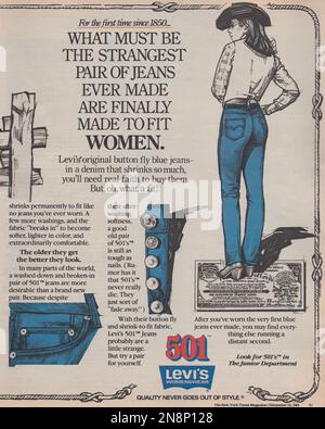 Levi's 501 Womenswear Levi's 501 Jeans Magazin Werbung 1981, Papierwerbung das New York Times Magazin Stockfoto