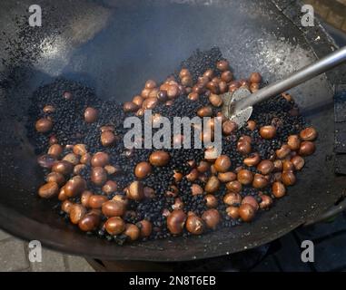 Traditionelle Geröstete Kastanien, Hongkong, China. Stockfoto