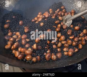 Traditionelle Geröstete Kastanien, Hongkong, China. Stockfoto