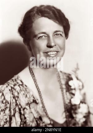 First Lady Eleanor Roosevelt (1884-1962), die dienstälteste First Lady während der vier Mandatsperioden ihres Ehemannes Präsident Franklin D. Roosevelt, in einem Porträt vom Sommer 1933. (USA) Stockfoto